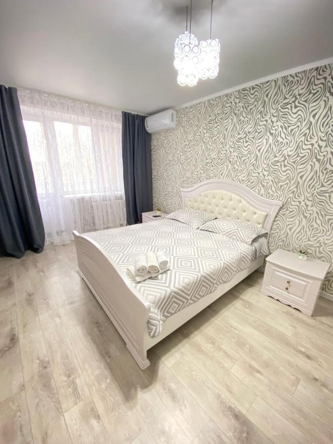 Вип 1Комн Айтиева 70 Oral Buitenkant foto